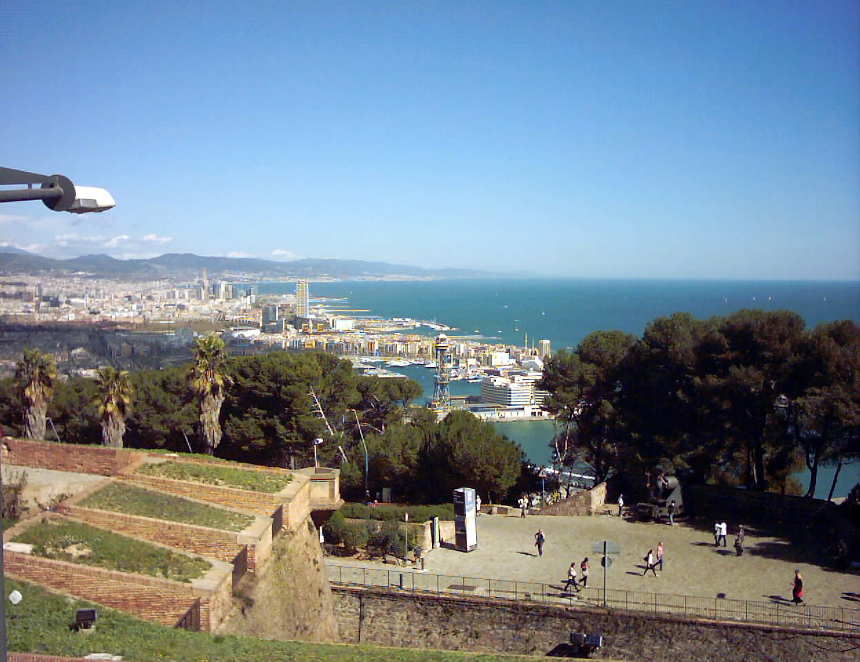 Vista del puerto de Barcelona desde el castillo de Montjuïc