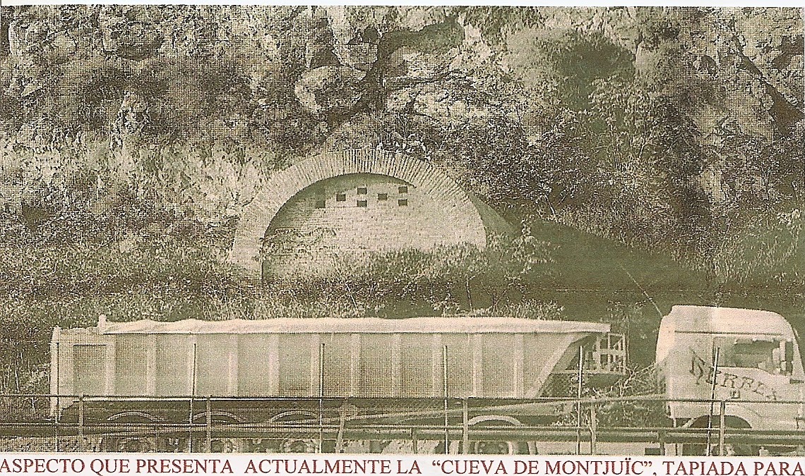Recorte de prensa sobre la Cueva de Montjuïc, tapiada