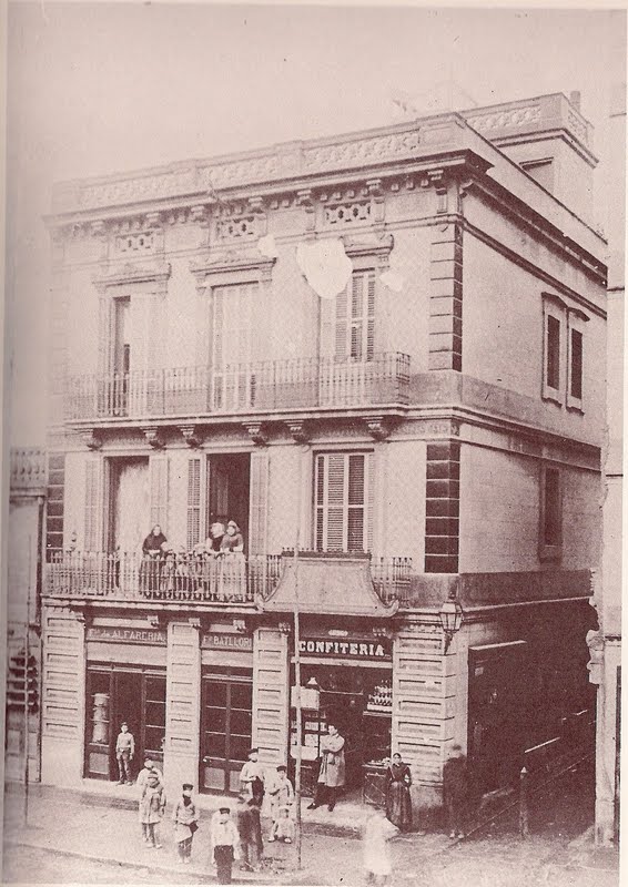 Edificio de Sants con confitería en la planta baja, fotografía de época